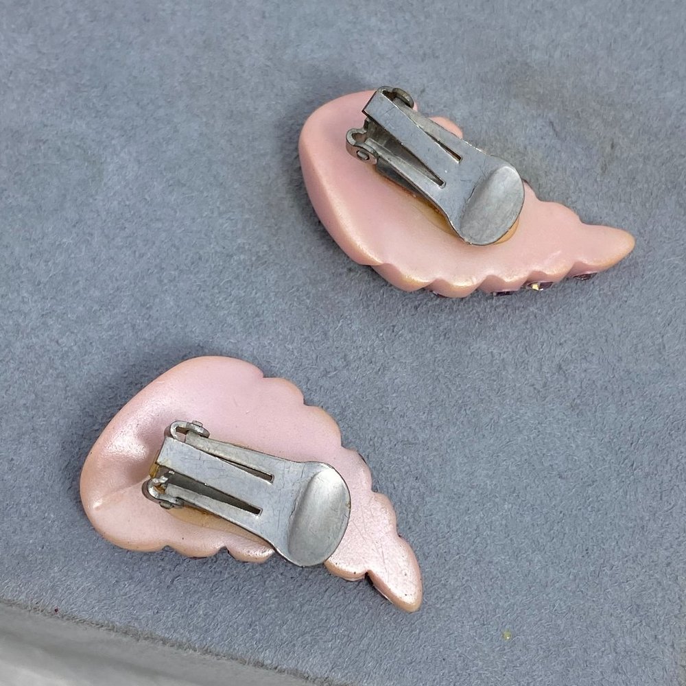 Vintage Pale Pink Lucite Rhinestone Leaf Clip-ons - Picture 4 of 6